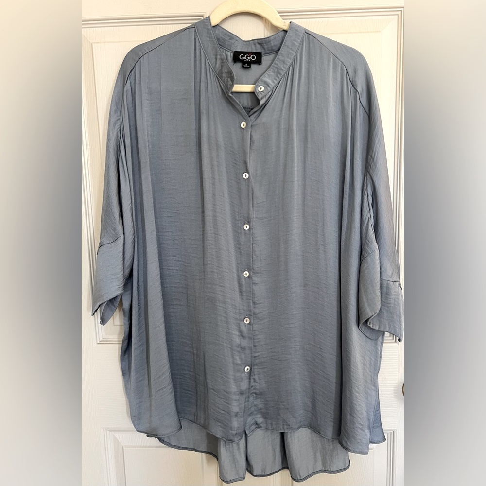 Gigio flowy silky blue blouse. 3/4 sleeve. Size M/L